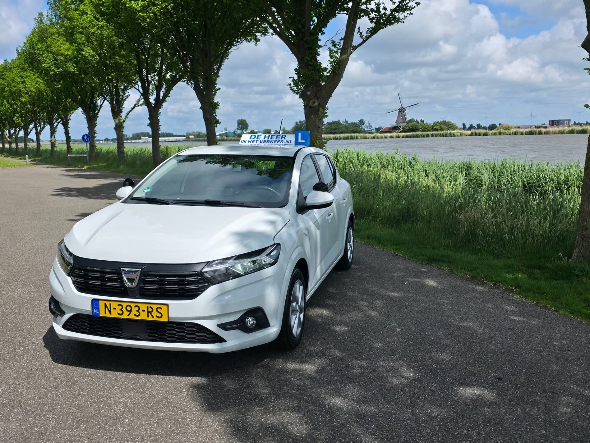 Lesauto van Autorijschool de Heer in het Verkeer